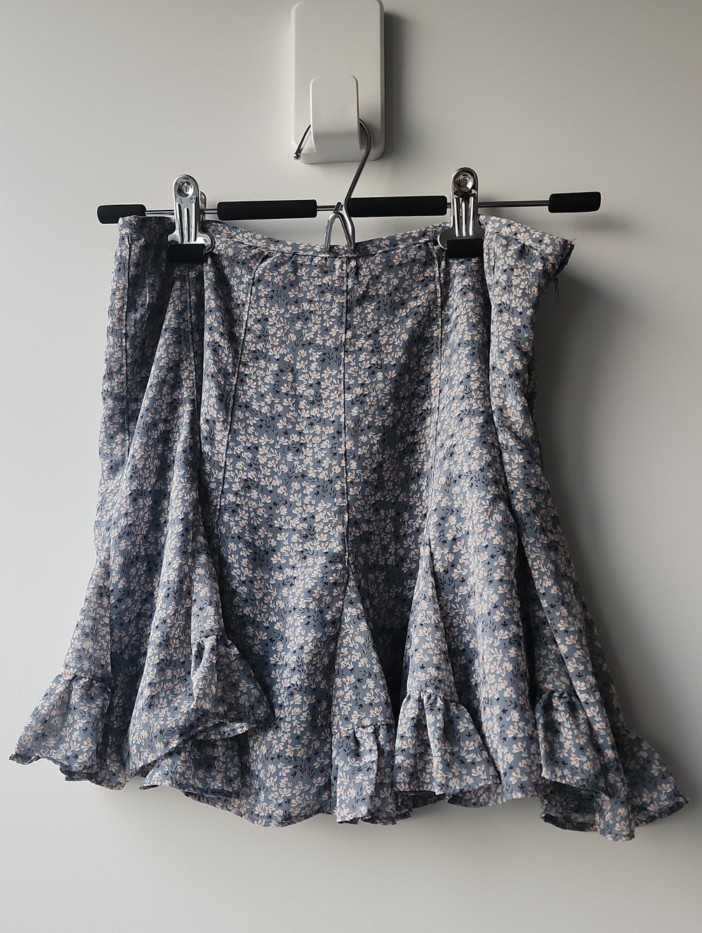 Dress Forum Lightweight Floral Print Godet Ruffle Mini Skort